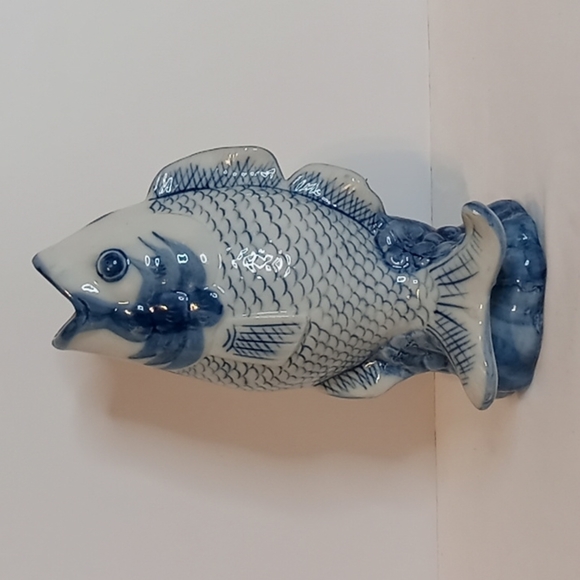 Accents Vintage 7s Chinese Blue And White Ceramicporcelain Koi Fish
